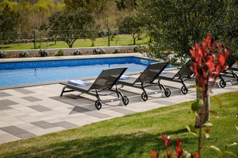 Luxury Villa Ante with pool - image 22