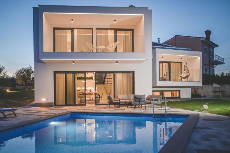Luxury Villa Ante with pool - image 19