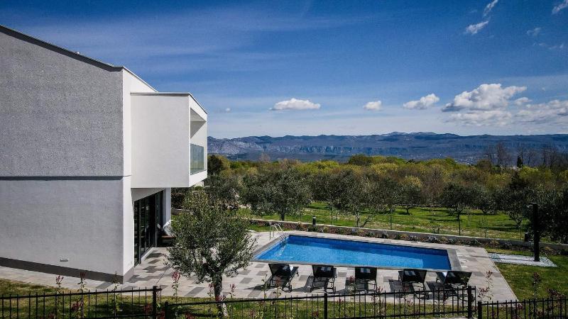 Luxury Villa Ante with pool - image 12