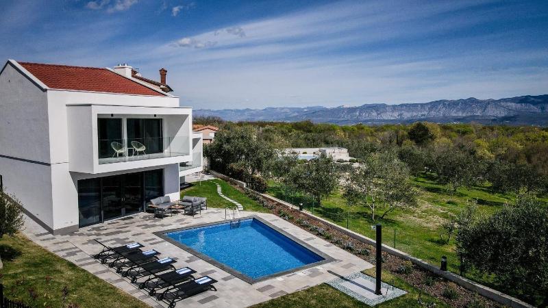 Luxury Villa Ante with pool - image 15