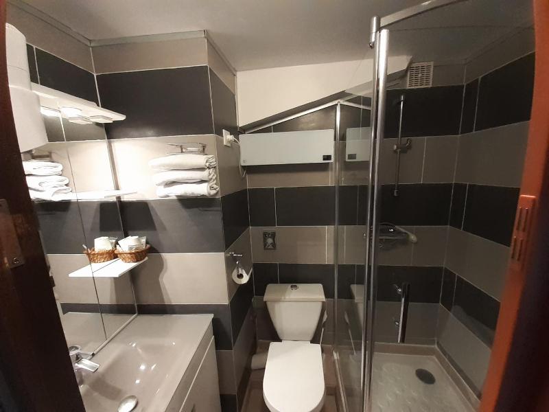 Double Room image 3