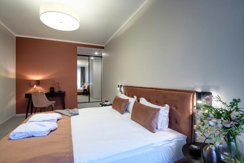 Deluxe Two-Bedroom Apartment image 1