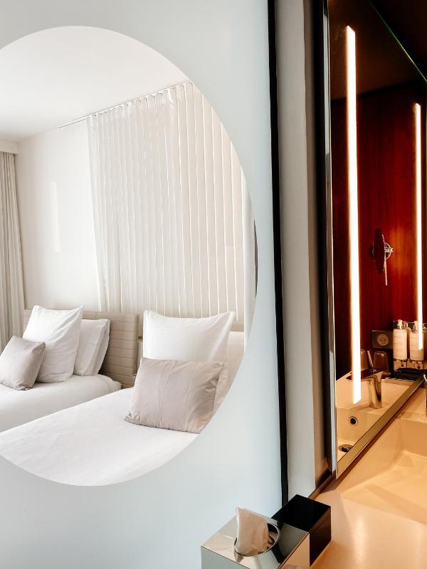 Classic Twin Room image 4