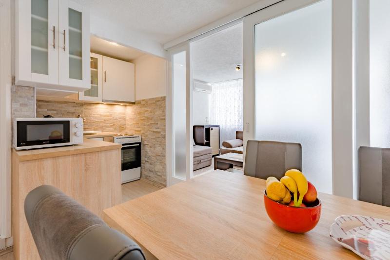 One Bedroom Apartment with Balcony image 1