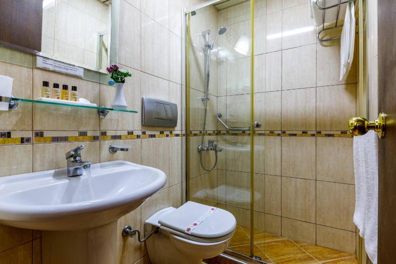 Standard Triple Room image 3