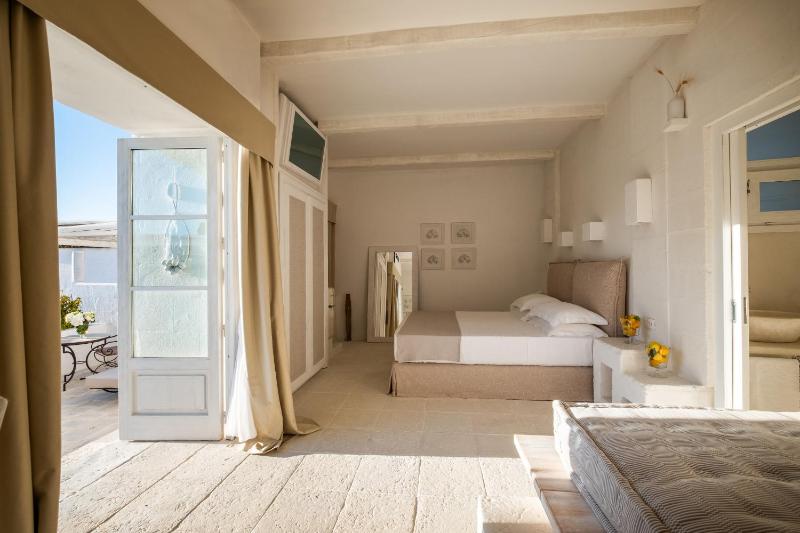 Deluxe Room with Sunset View  image 1