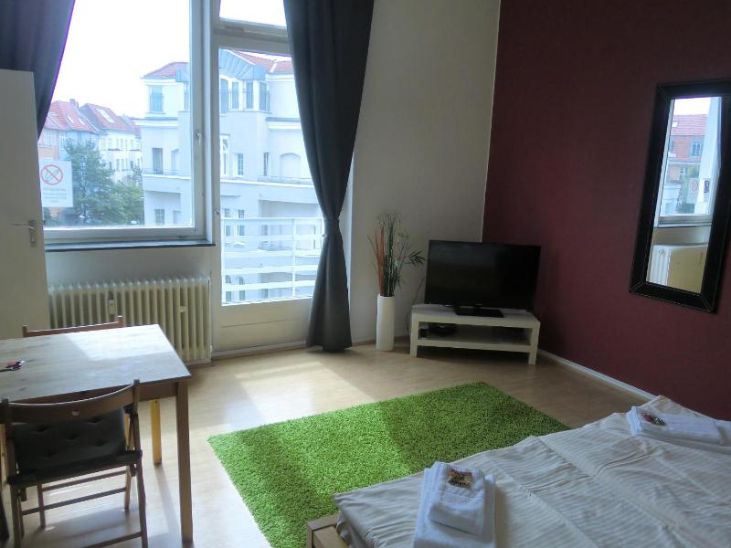 Comfort Apartment (2 Adults) - Olivaerplatz 18 image 3