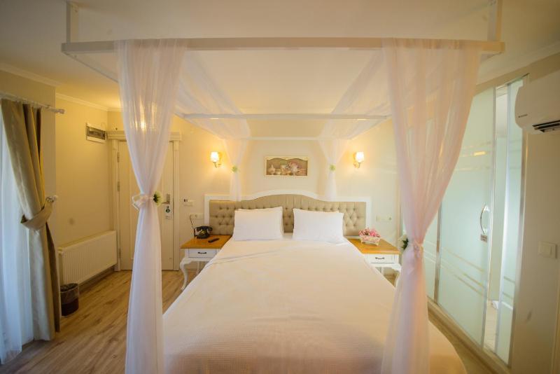 Superior Double or Twin Room with Terrace image 3
