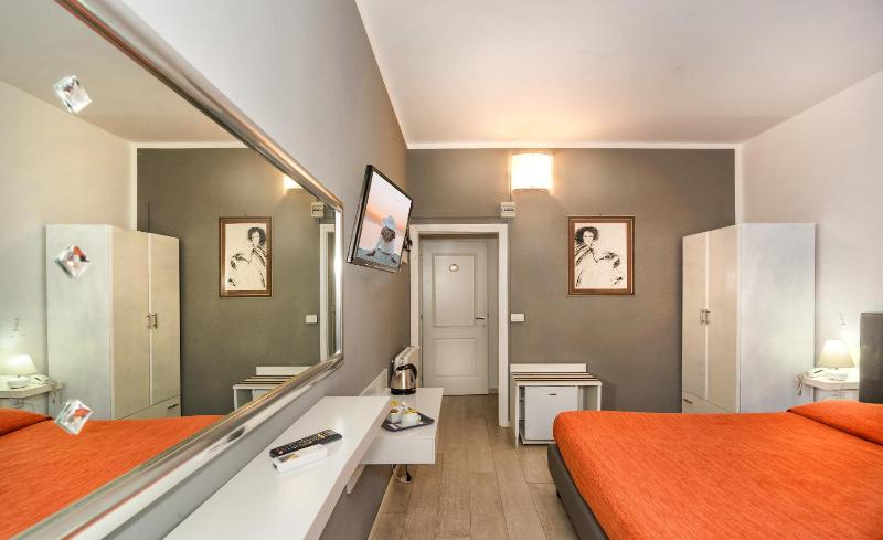 City Hotel - image 25