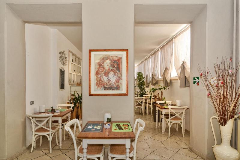 City Hotel - image 28