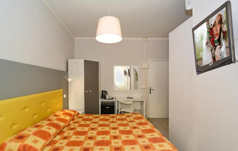 Double Room with Beach Access image 4