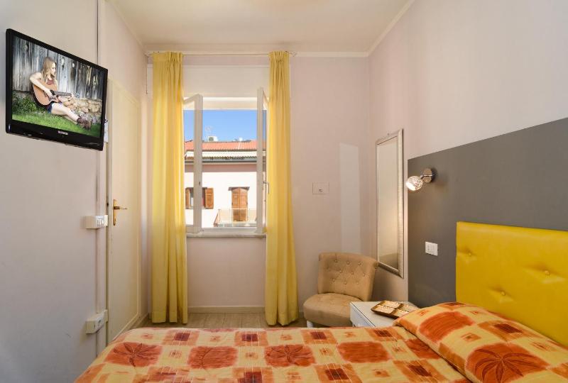 Double Room with Beach Access image 2
