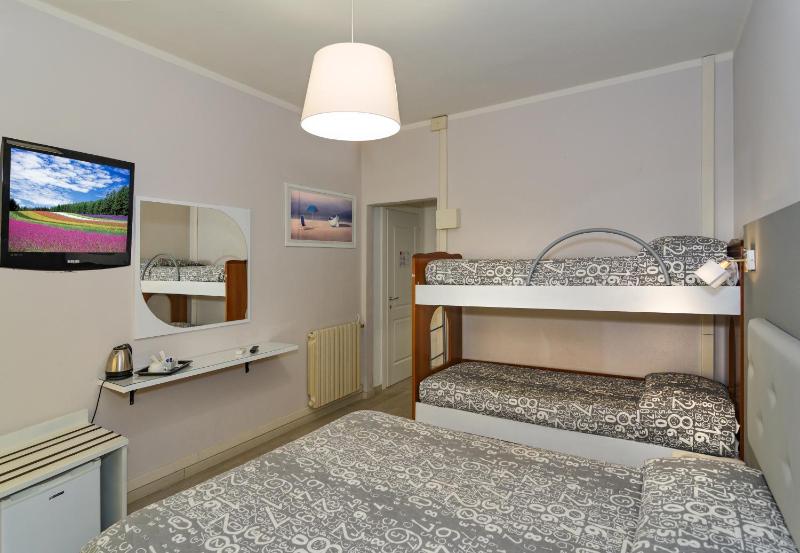 Quadruple Room image 1