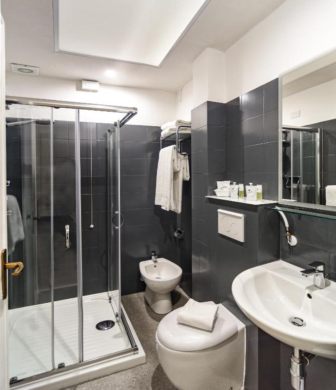 Quadruple Room image 3