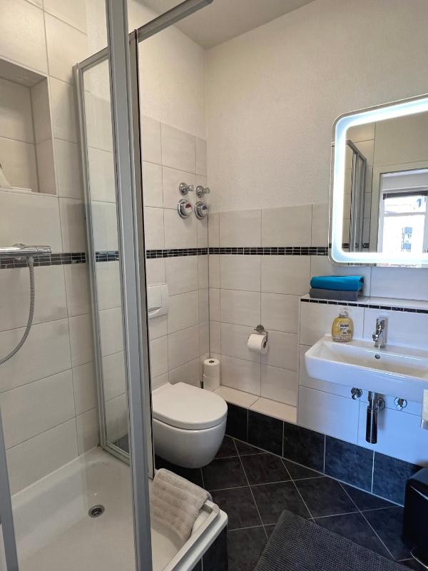 Double Room with Balcony image 4