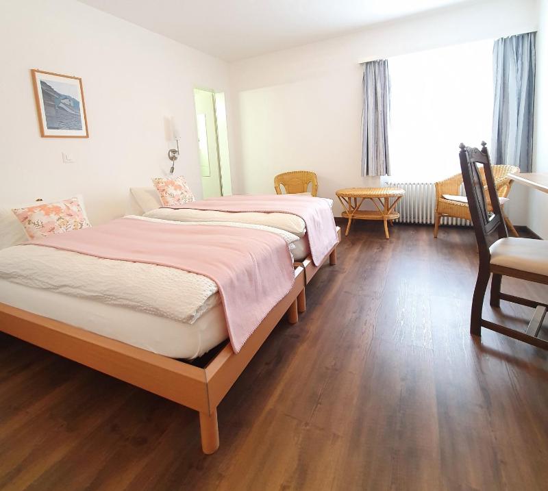 Comfort Twin Room image 3