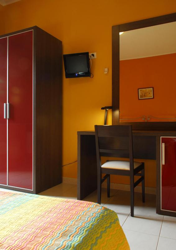 Twin Room with Bathroom image 3