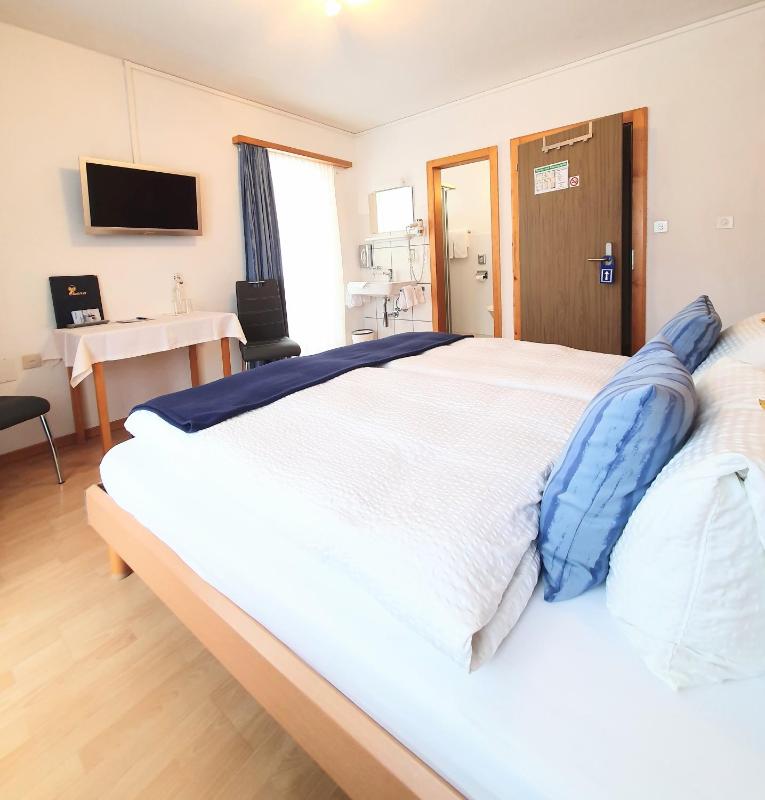 Twin Room image 2
