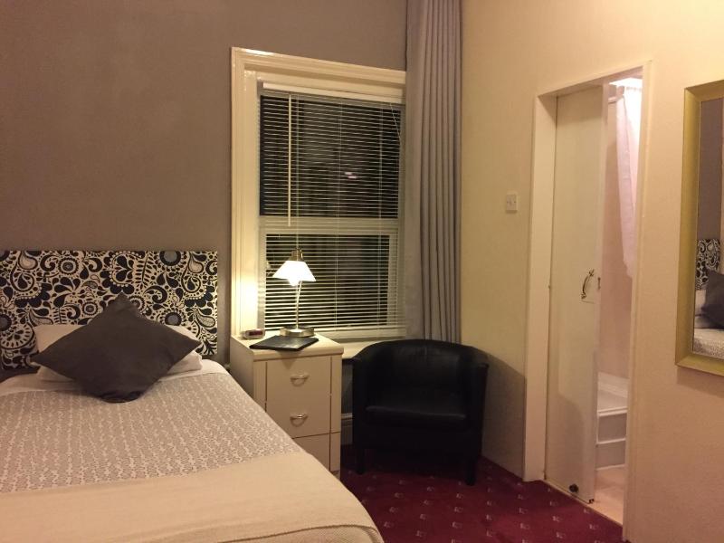 Standard Single Room image 4