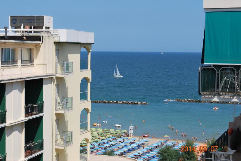 Double Room with Sea View image 1