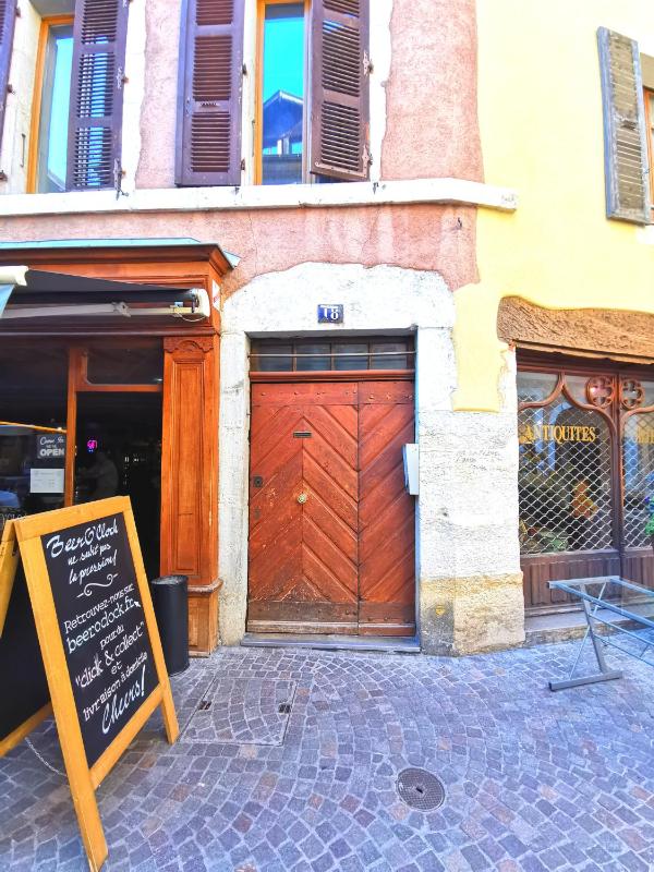 Studio Apartment image 3