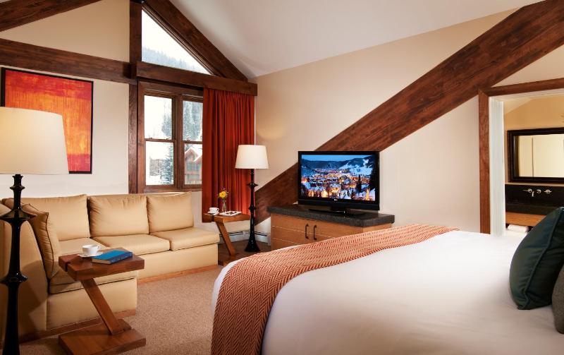 Deluxe King Room image 3