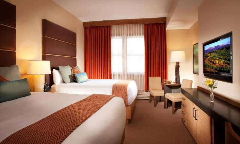 Lodge Room with Two Queen Beds image 2