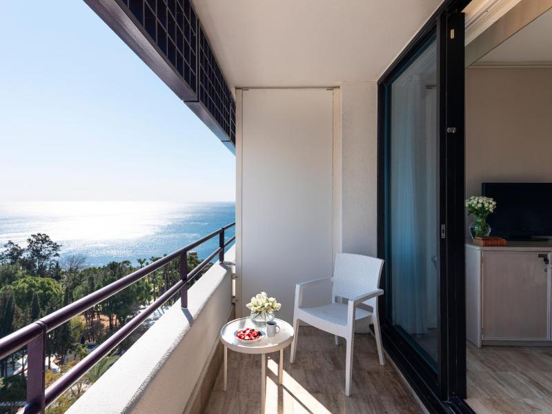 Deluxe twin bed room with sea view image 4