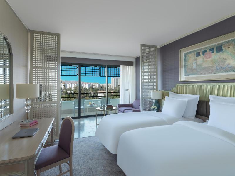 Deluxe Twin Bed Room with city view image 3