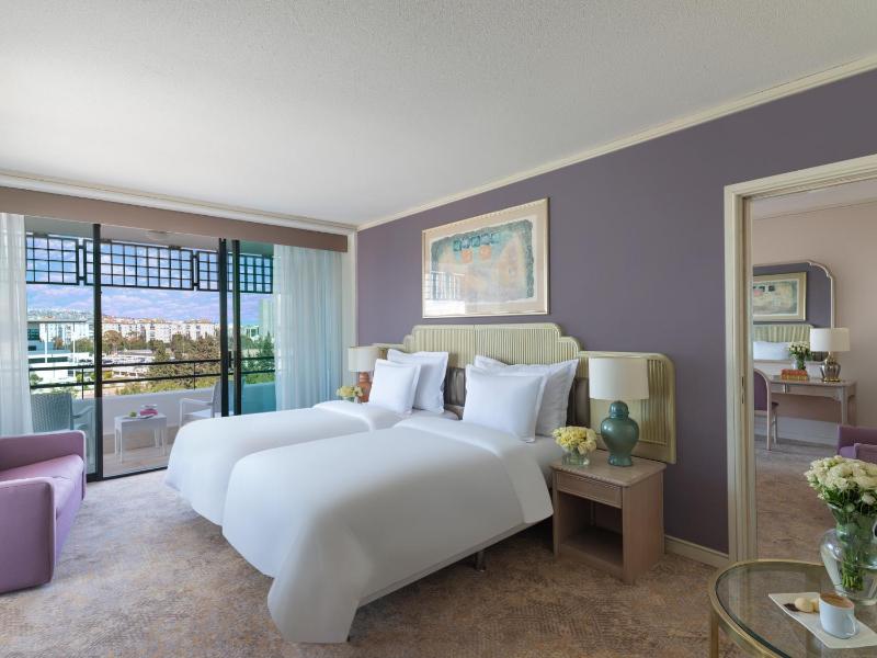 Family King Bed Suite with Two Twin Beds, Terrace and City View image 3