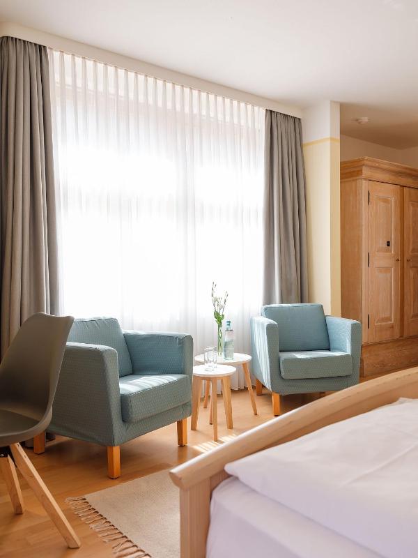 Double Room image 3