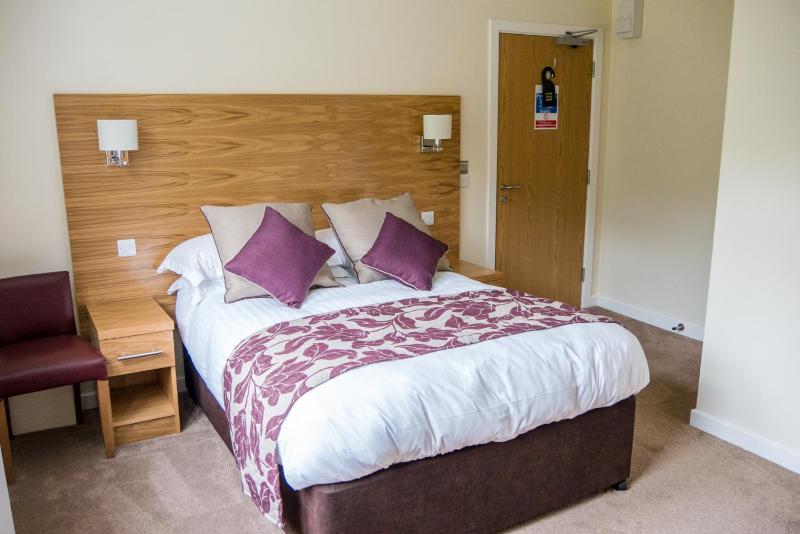 Classic Double Room image 4