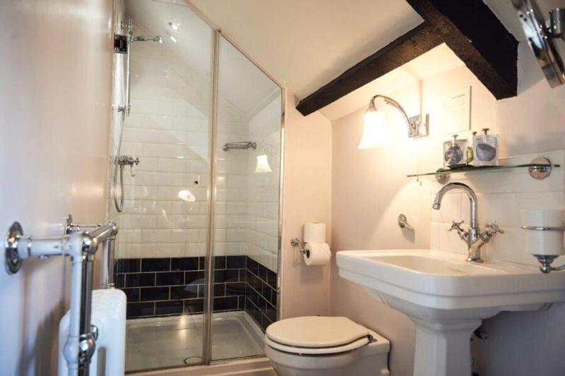 Classic Double Room image 2