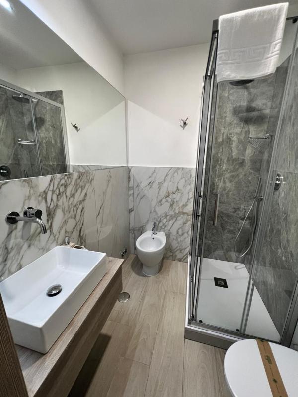 Large Double or Twin Room image 2