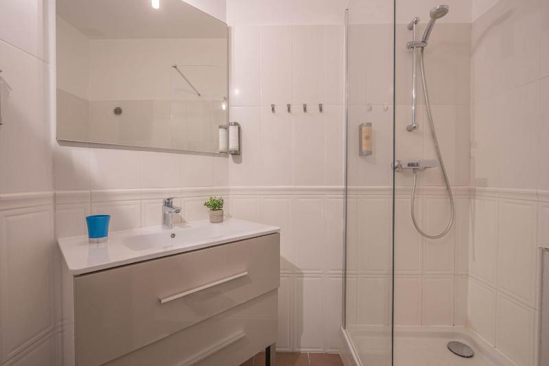 Quadruple Room image 2