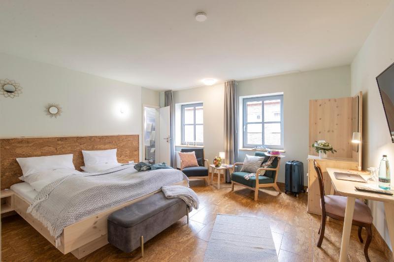 Double Room image 1