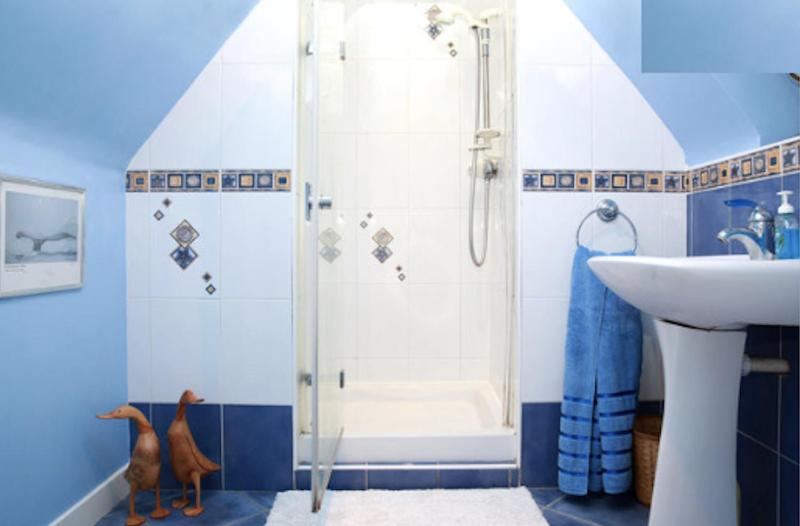 Quadruple Room with Shower image 2