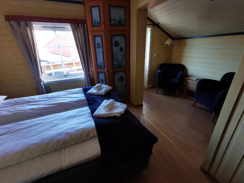 Double or Twin Room image 2