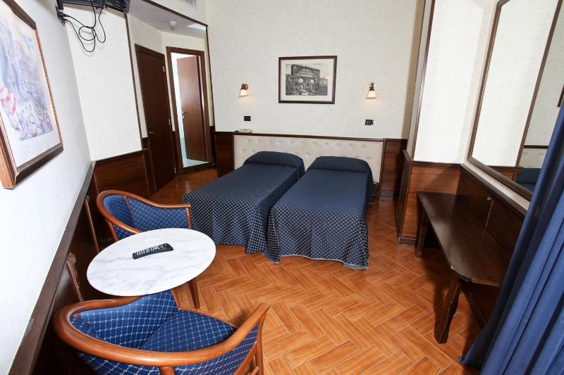 Double or Twin Room image 4