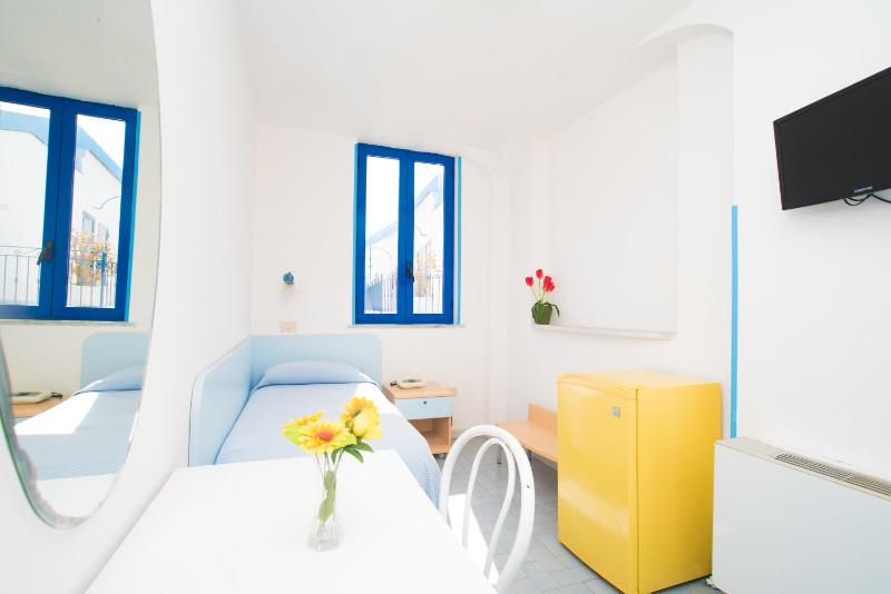 Single Room image 2
