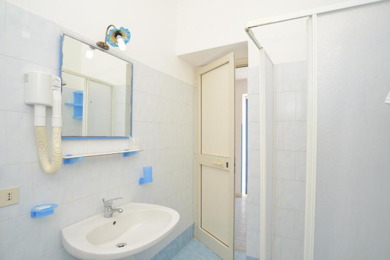 Single Room image 4
