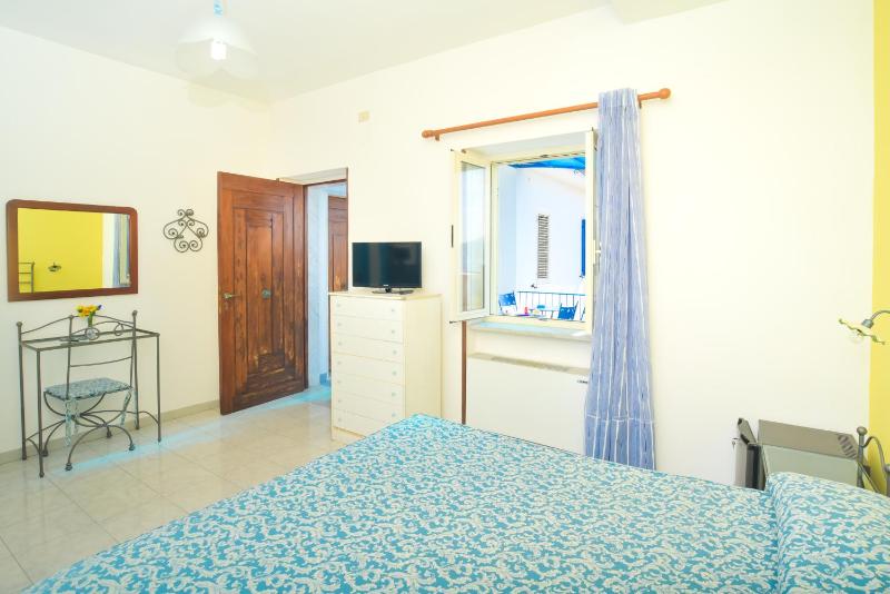 Double Room with Balcony image 4