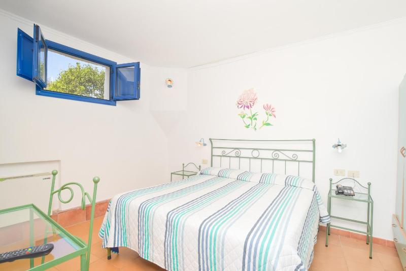 Quadruple Room image 4