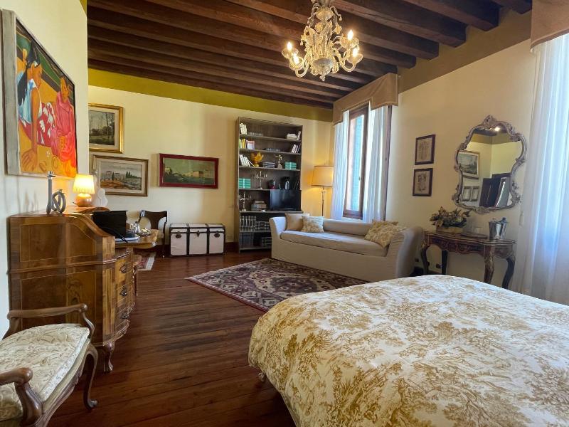 King Room with Garden View image 3