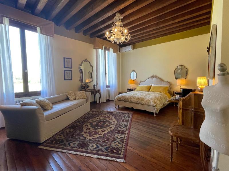 King Room with Garden View image 2