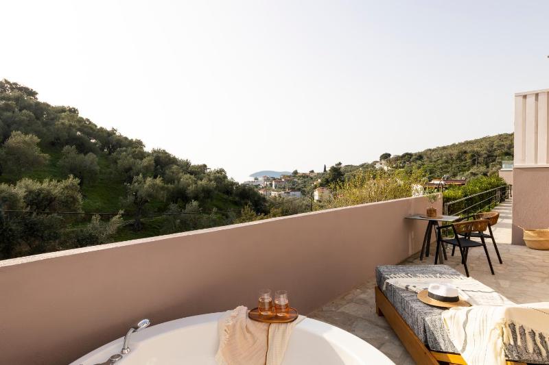 Junior Suite with Outdoor Hot Tub image 1