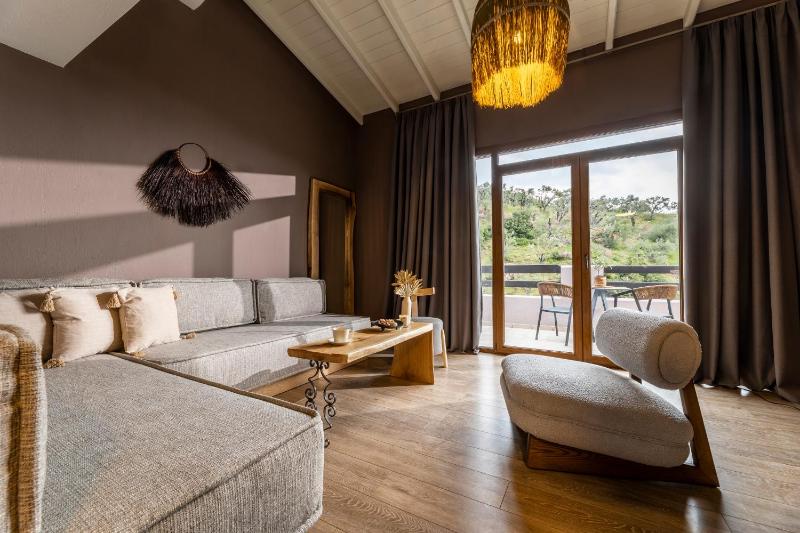 Executive Suite with Outdoor Hot Tub image 1