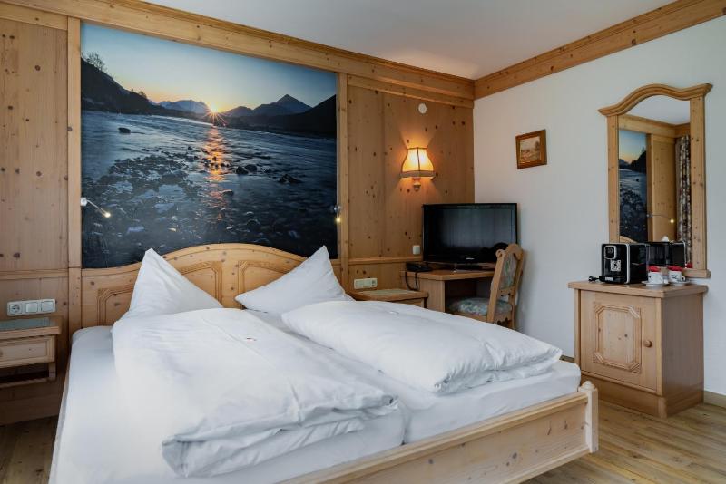 Double or Twin Room with Balcony image 1