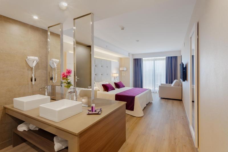 Superior Double Room image 1