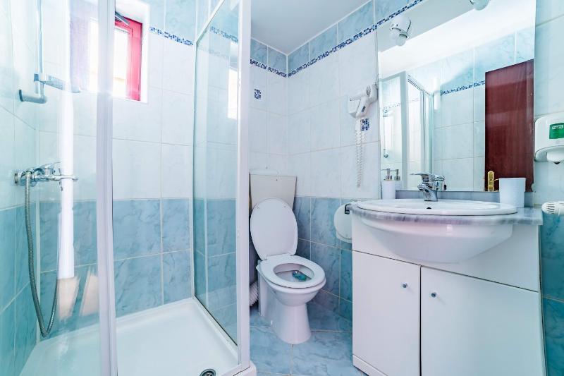 Double Room with Balcony image 2